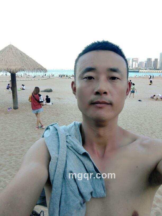 绿水青山草