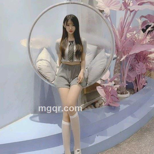 夜色下的女孩的头像