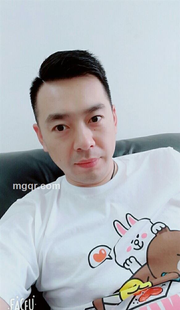 谁的眼在下着雨的头像