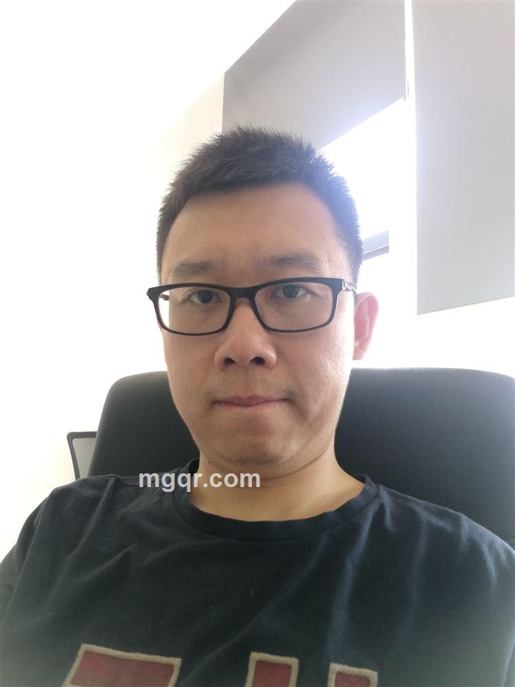 路灯下的男人的头像