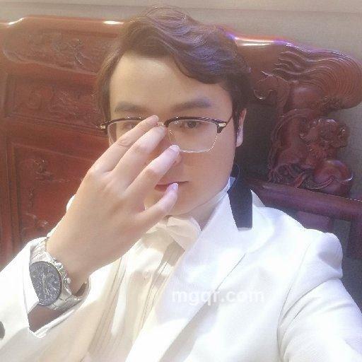 安静小哥哥的头像