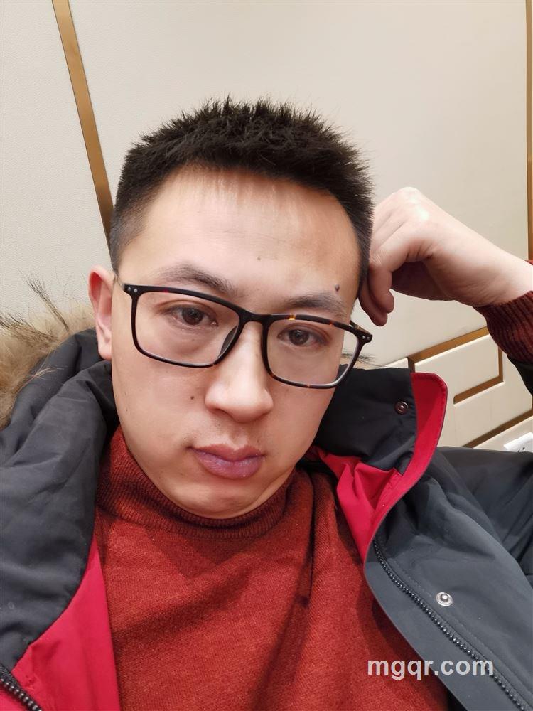 闷闷闷的头像
