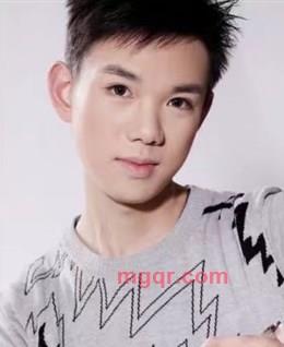 瘦小男孩的头像