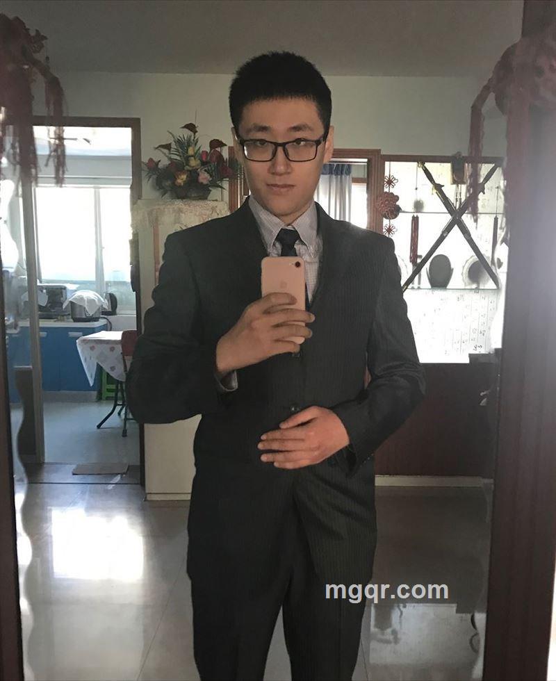 触摸纯白色的你的头像