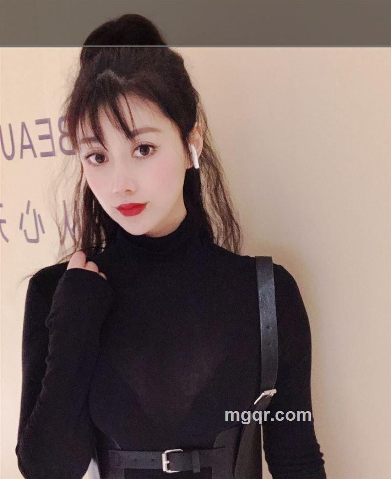 帆布鞋的姑娘的头像