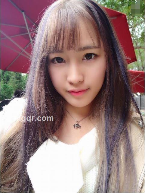 女孩为谁妆的头像