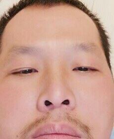 我是谁玫瑰男的头像