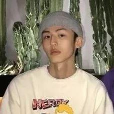 我下面很大的头像