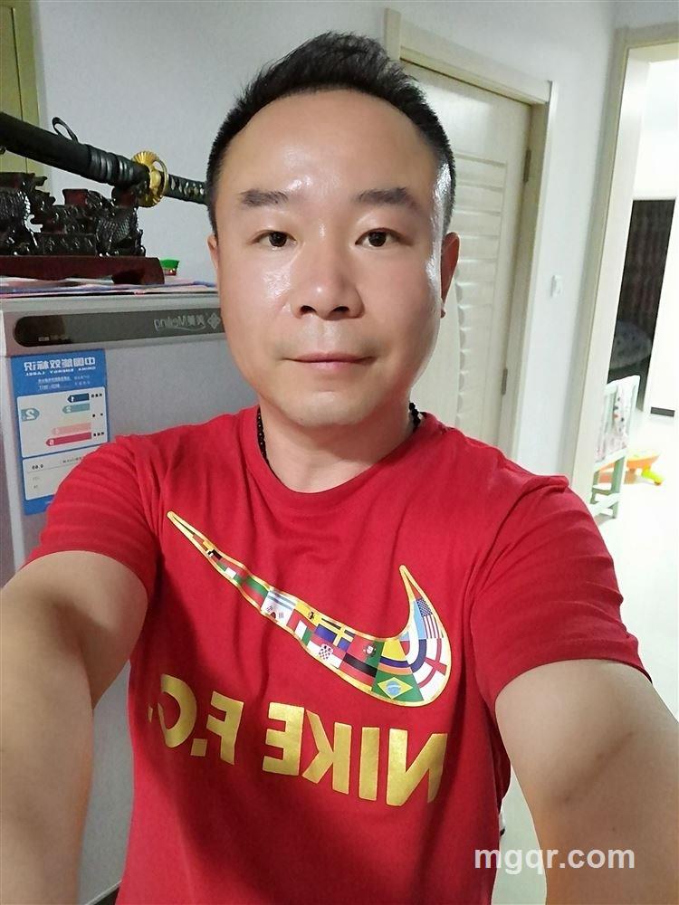 结实的肩膀的头像