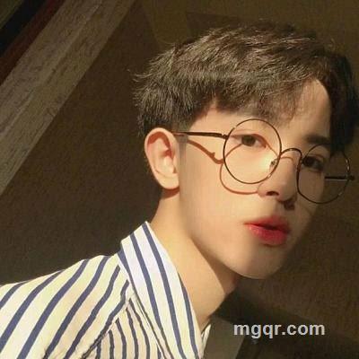 帅哥一笑又迷人又帅的头像