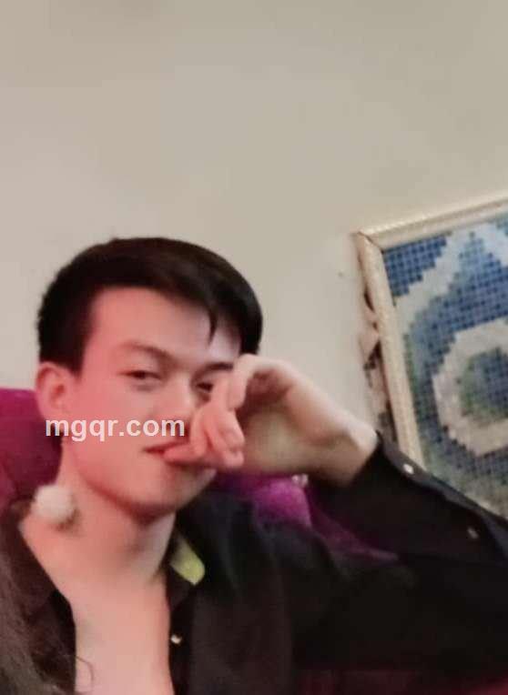 长的不帅但是挺暖的头像