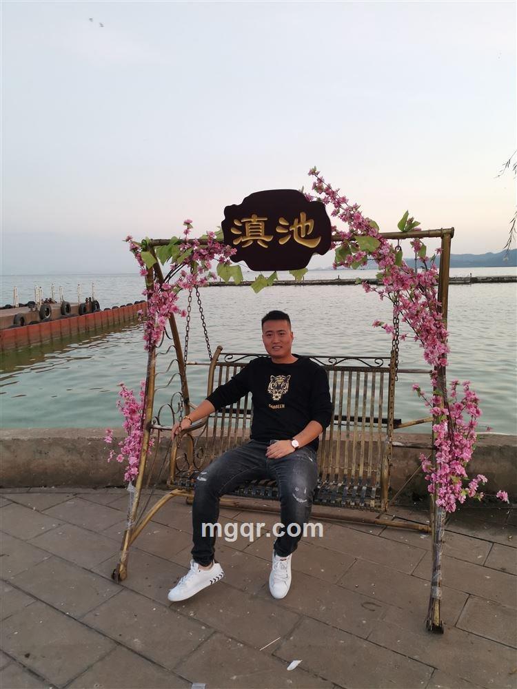 安静的花生的头像