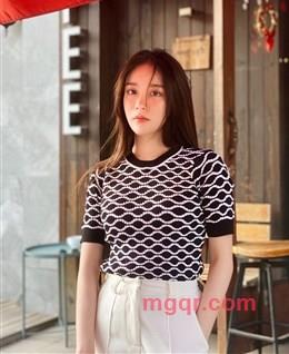 五黄六月的头像