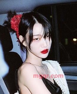坐脸女王的头像