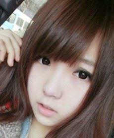 路灯下的小女孩的头像