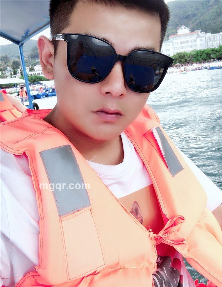 猛男猛戳的头像