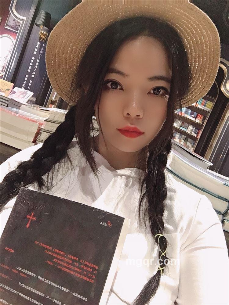 西湖小桃桃的头像