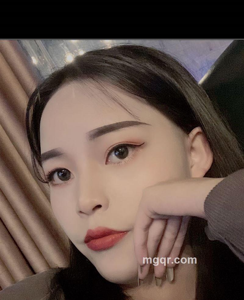 一个平平凡凡的美女的头像
