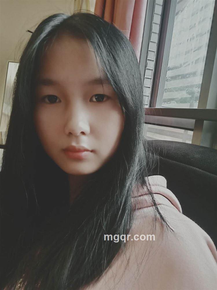 紫色眼影的头像