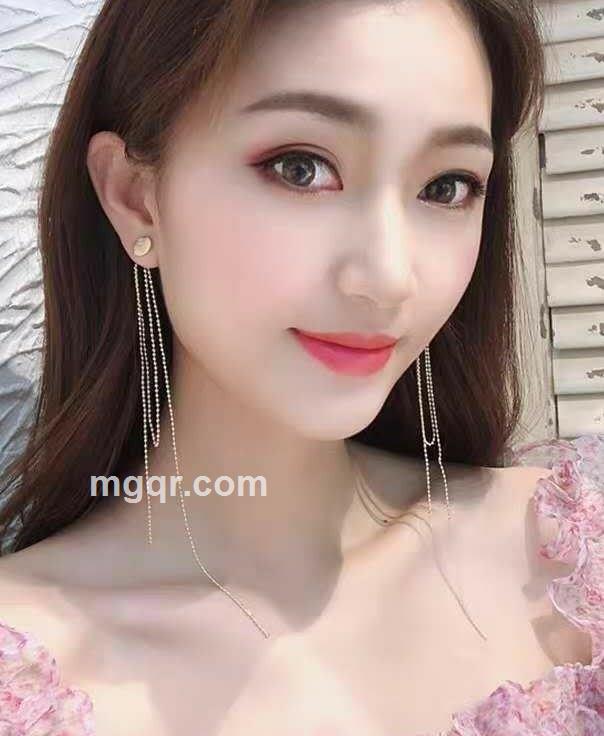 苛刻的美容师的头像