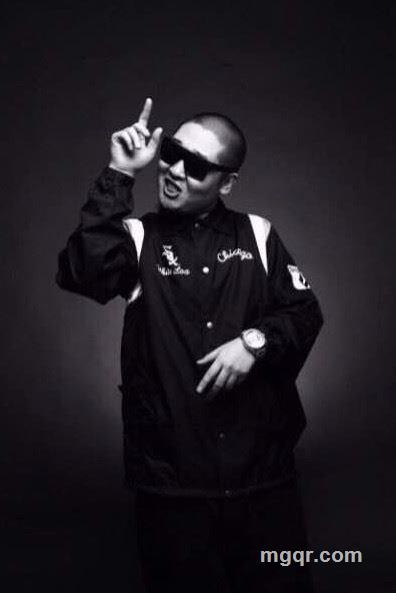 普普通通的长的头像