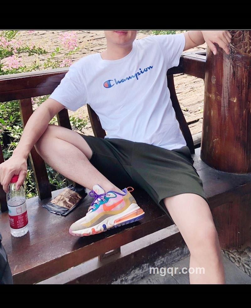 一个人的简单的头像