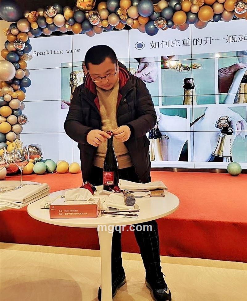 春天带两炸的头像