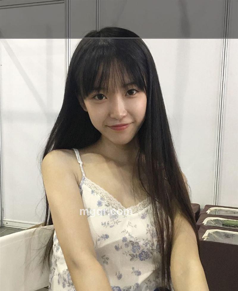 呢喃的头像