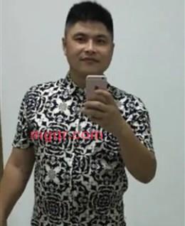 深抱怀中人的头像