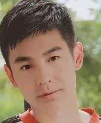 雨天打伞的头像