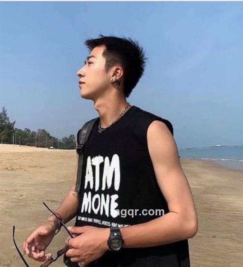 如风的男人的头像