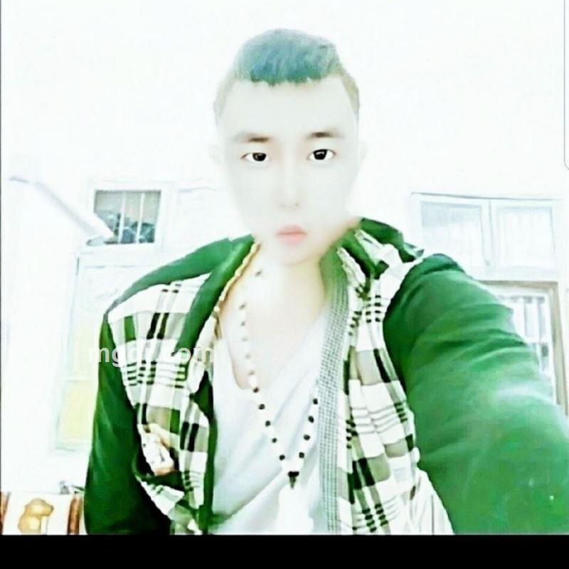 娃娃脸可爱帅哥