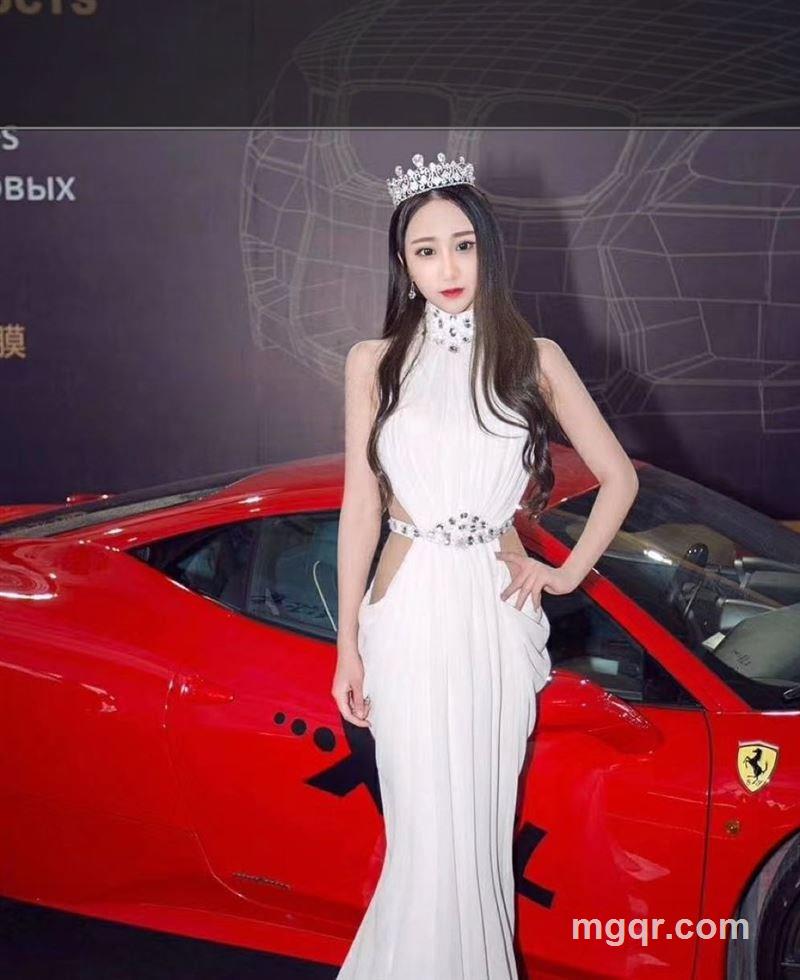 法拉利车模悦悦的头像