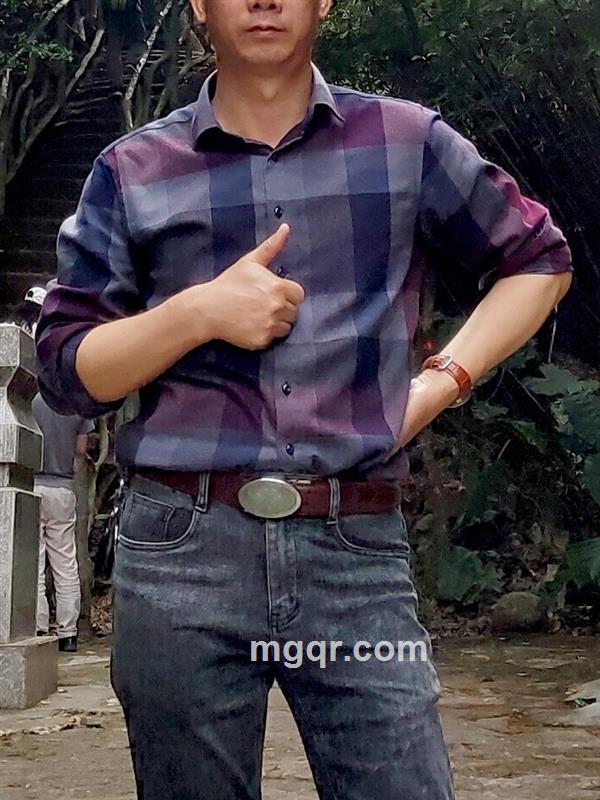 体贴的墨镜的头像