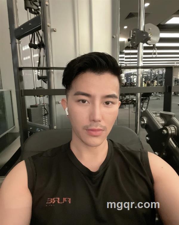 不活在回忆里的男人的头像