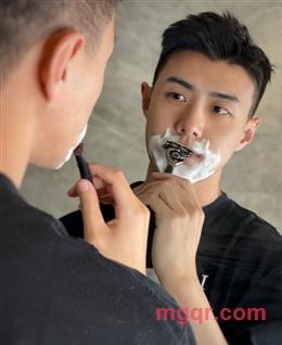 座在草原看白羊的头像