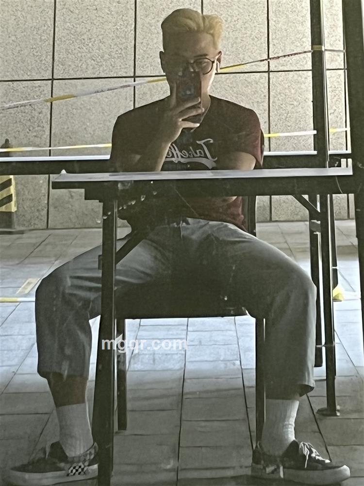 酒精过敏的帅哥的头像