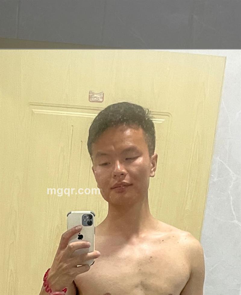 具大且坚的头像