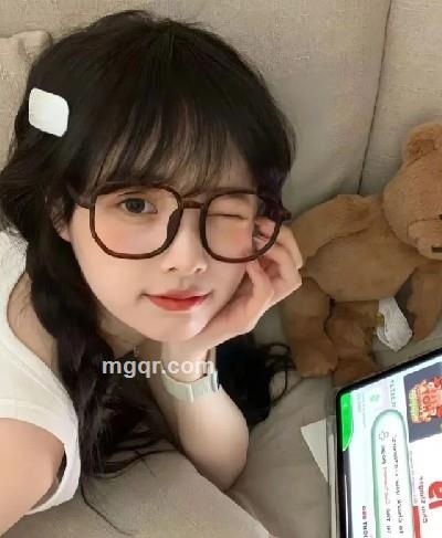 一只贪吃的猫??