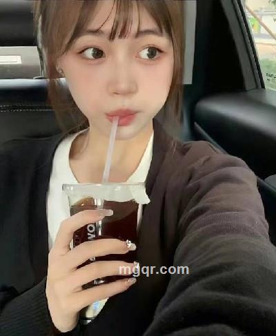 爱咬吸管的少女的头像