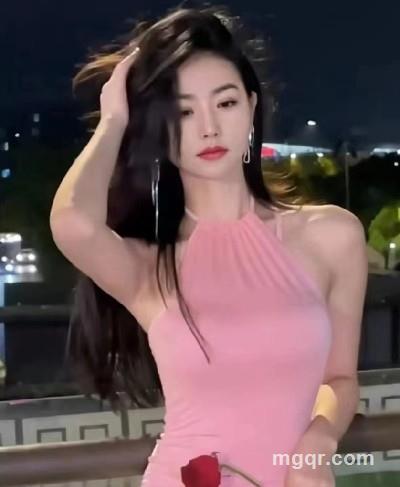 黑暗中的猫咪的头像