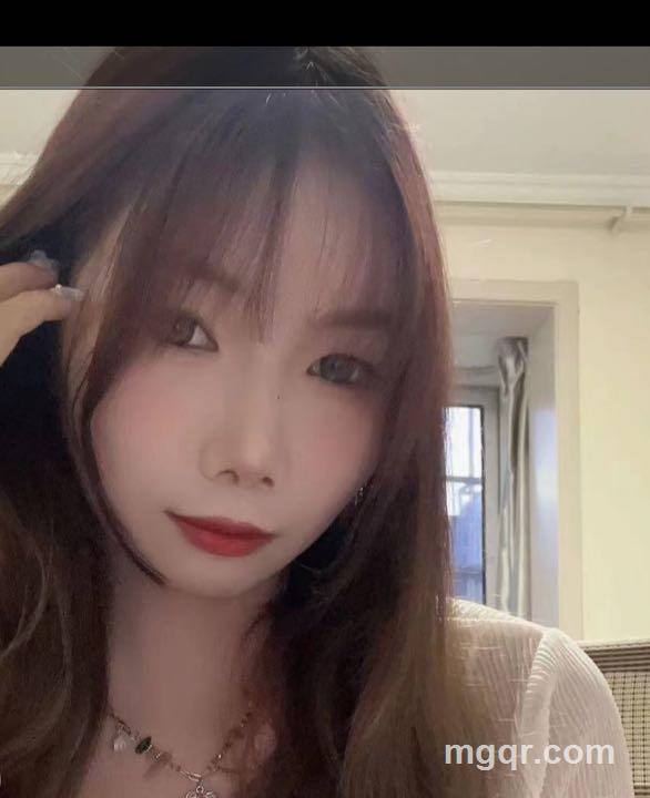 花丛中的小蝴蝶的头像