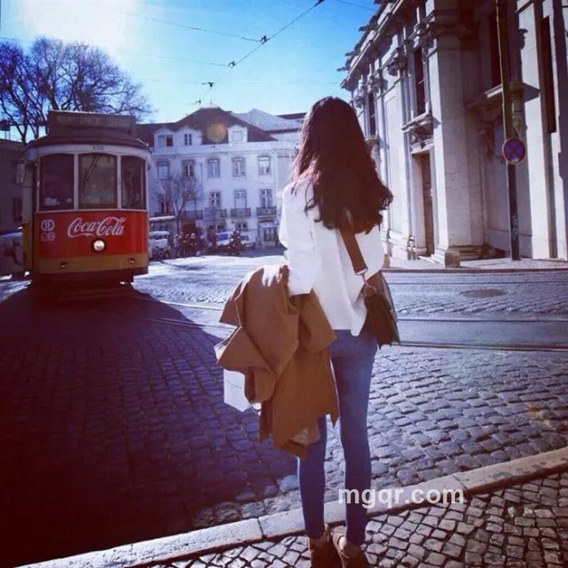 手可摘羽毛的头像