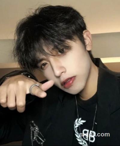 天上明月知我意的头像