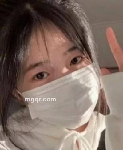 骑鱼的猫的头像