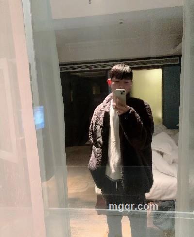 深情的男人的头像