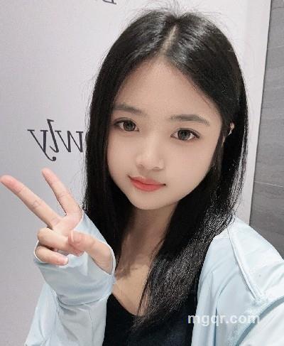 开心小女孩的头像