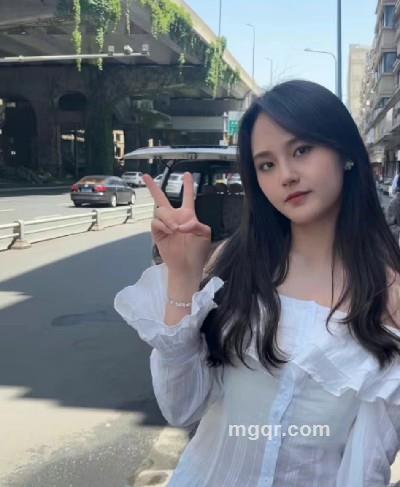 冰凌蔷薇女孩的头像