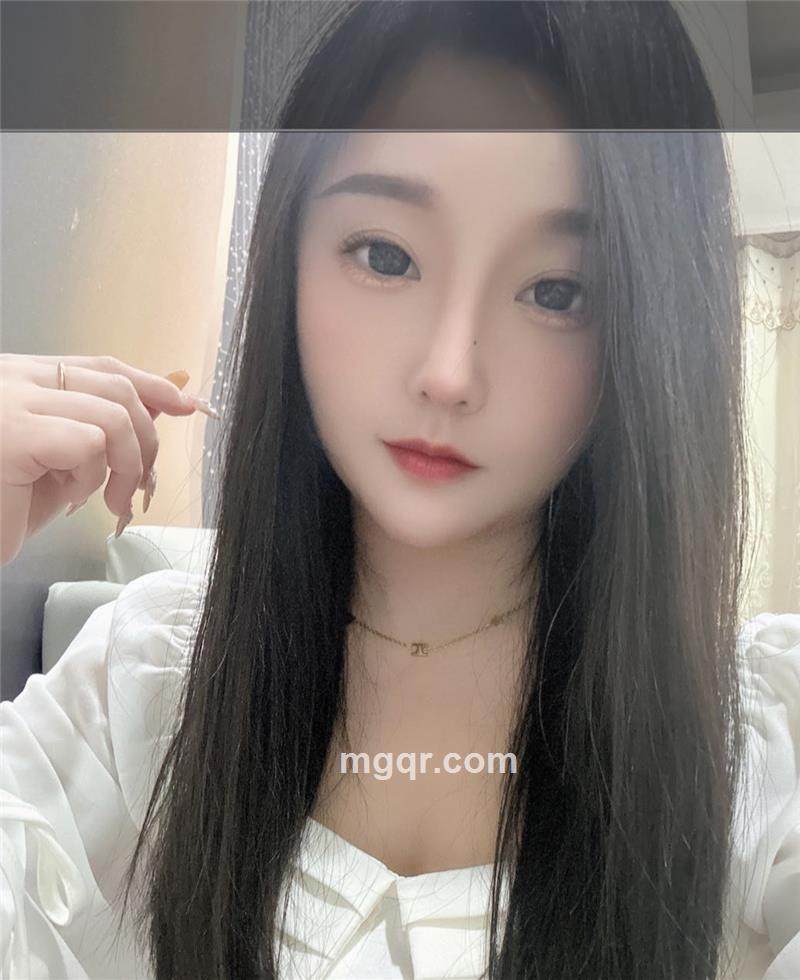 美女吃不饱的头像