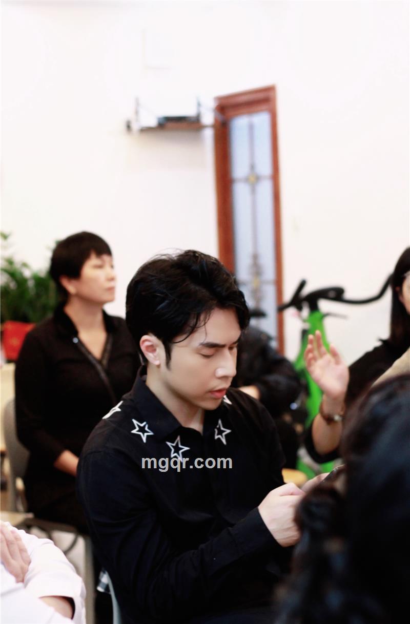 时尚小哥的头像